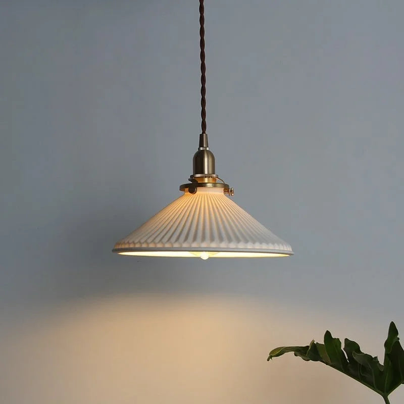 Suspension en céramique plissée Hecate | Design scandinave moderne