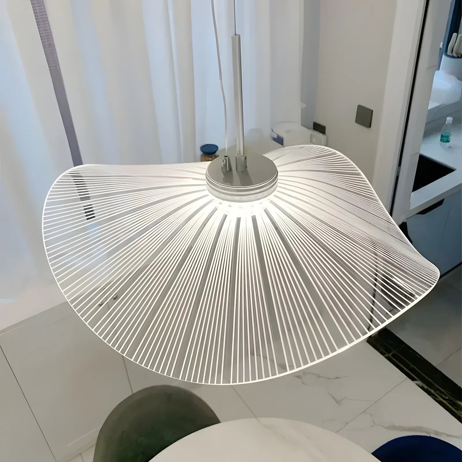 Suspension LED Anwen Nordic Lotus Leaf - Lustre moderne en acrylique