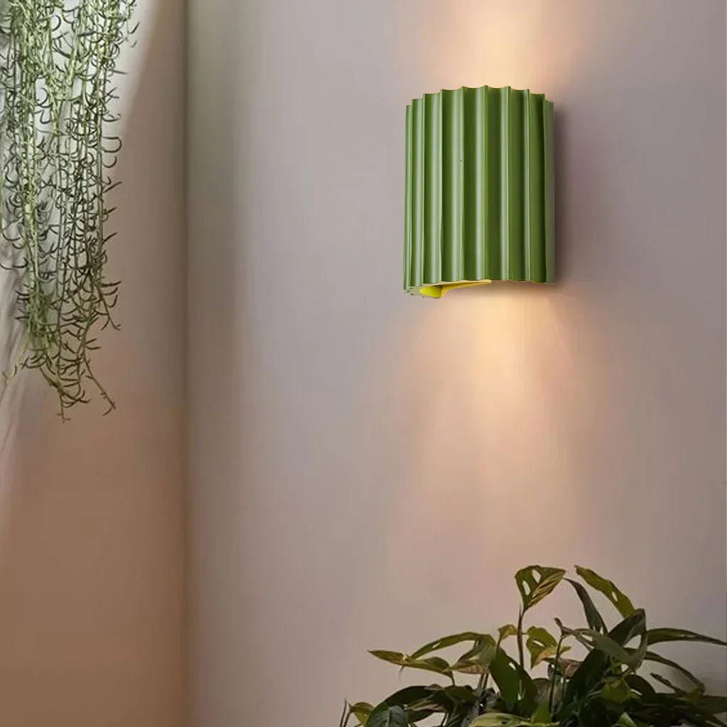 Applique murale côtelée en résine Rhea - Lampe murale intérieure moderne et minimaliste