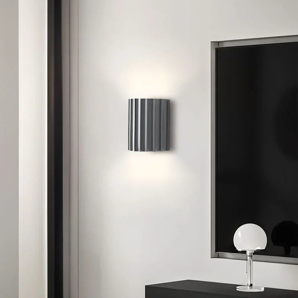 Applique murale côtelée en résine Rhea - Lampe murale intérieure moderne et minimaliste