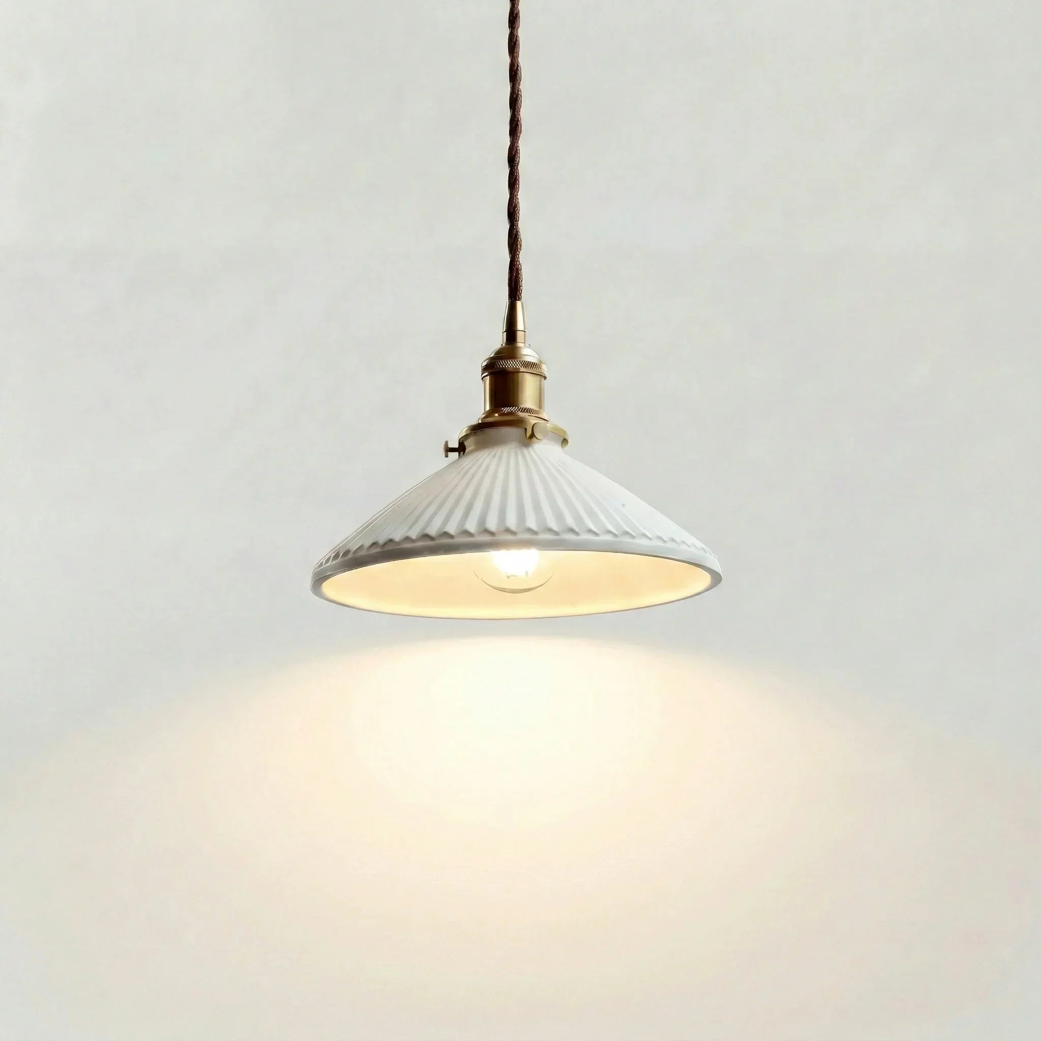 Suspension en céramique plissée Hecate | Design scandinave moderne