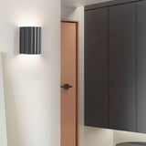 Applique murale côtelée en résine Rhea - Lampe murale intérieure moderne et minimaliste